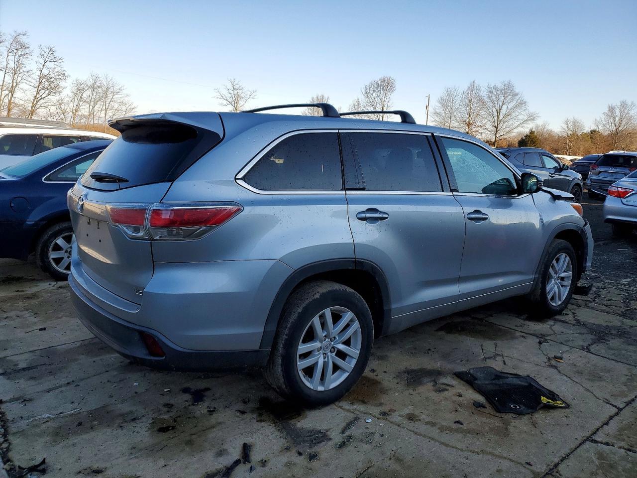 2015 Toyota Highlander Le - Фото 3