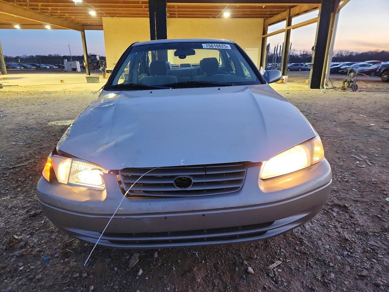 1998 Toyota Camry Le - Фото 5