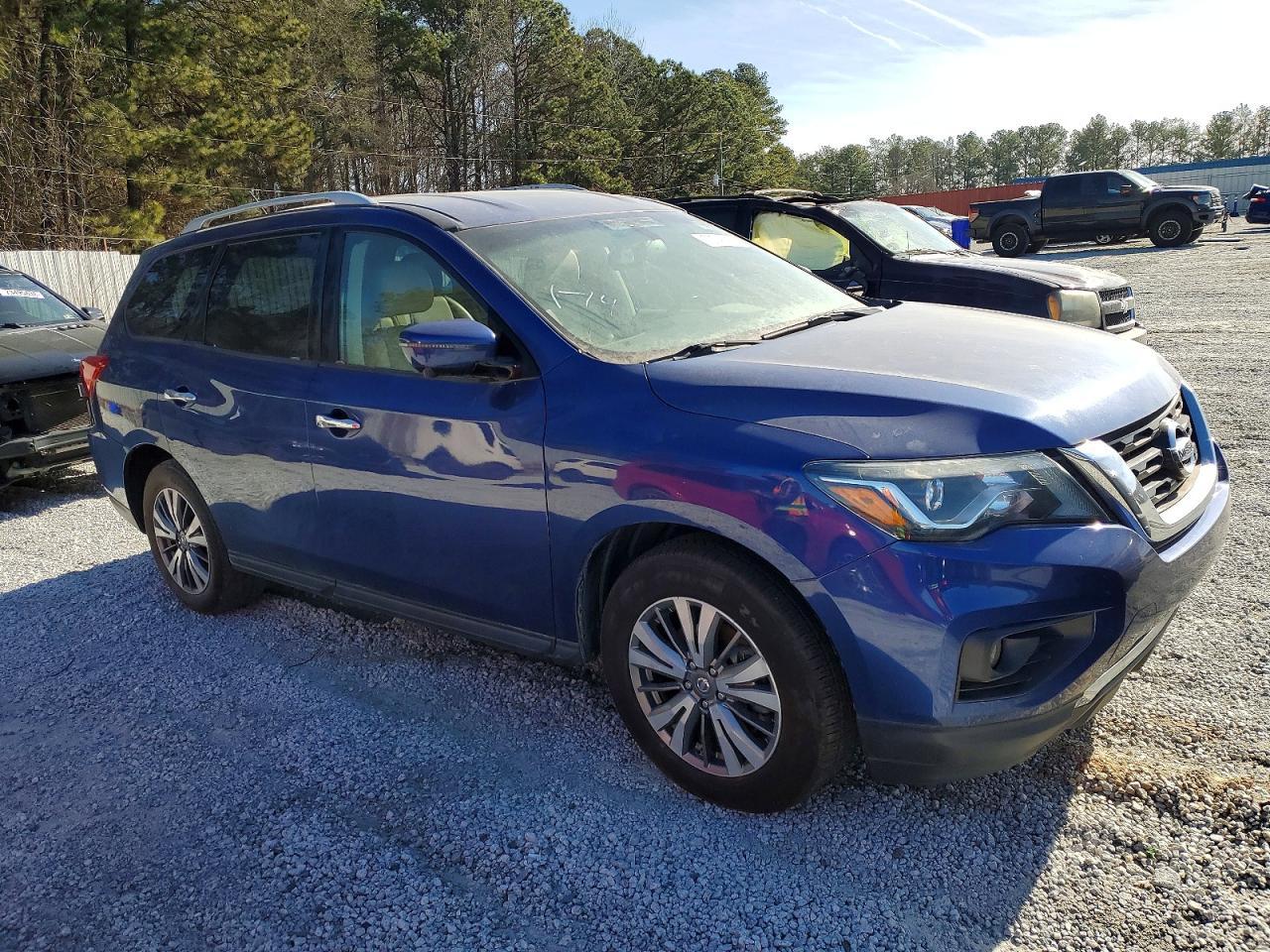2018 Nissan Pathfinder S - Image 4
