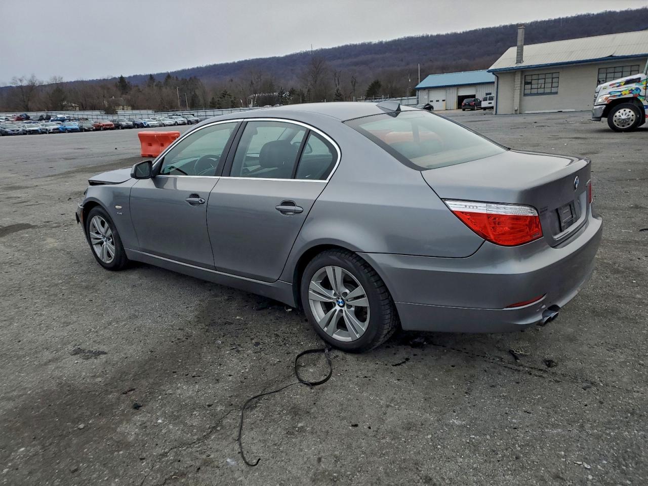 2010 BMW 528 Xi - Фото 2