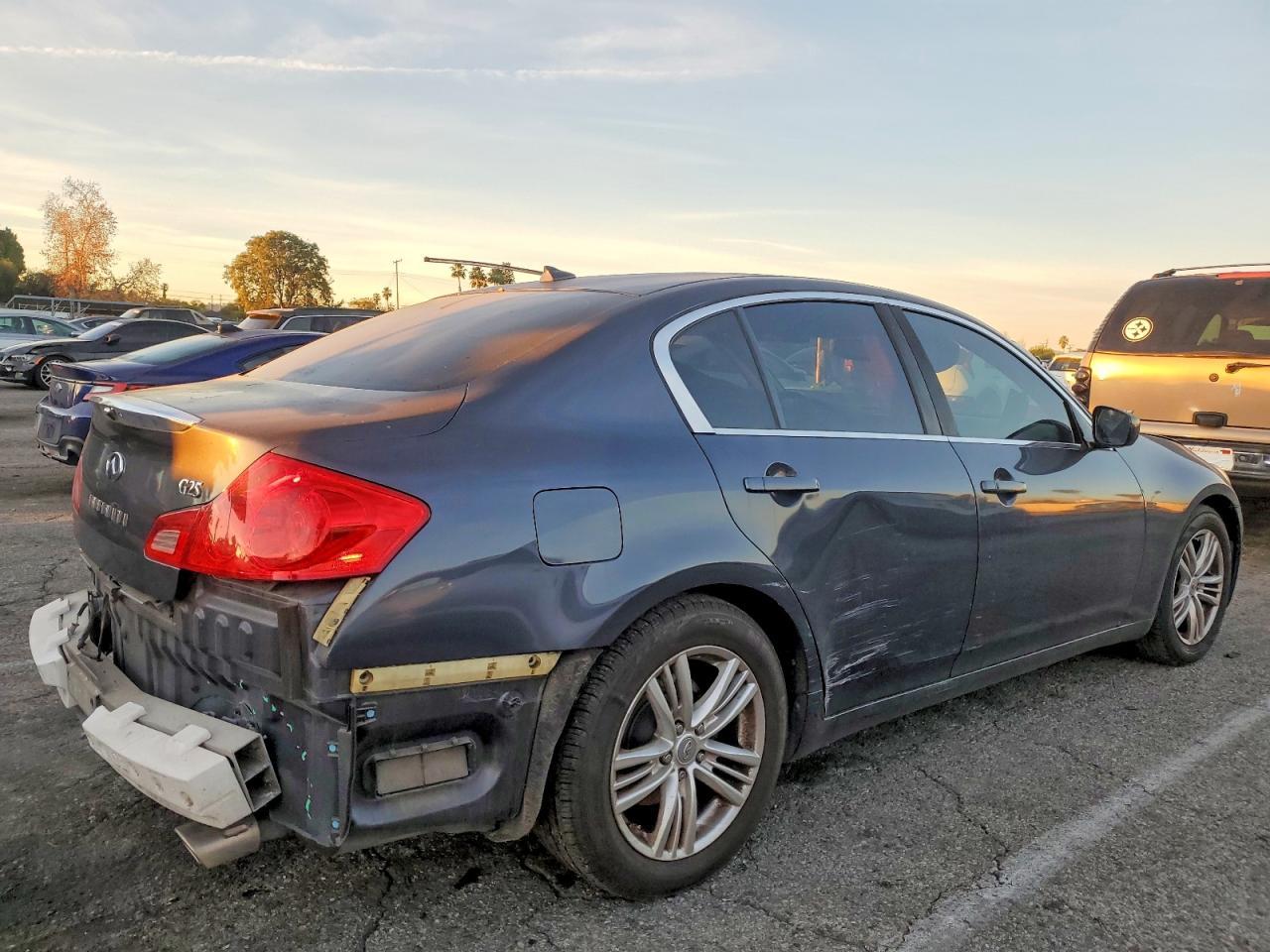 2011 Infiniti G25 Base - Фото 3