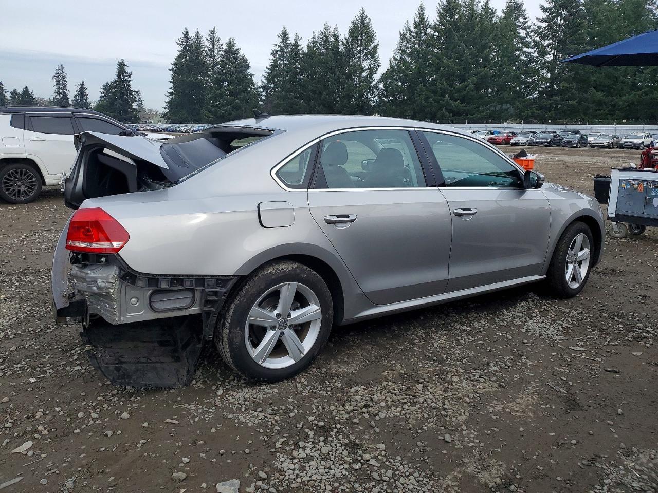 2013 Volkswagen Passat Se - Image 3