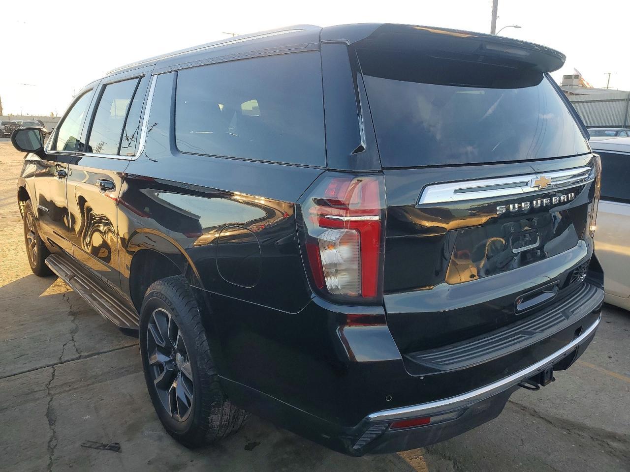 2022 Chevrolet Suburban C1500 Lt - Фото 2