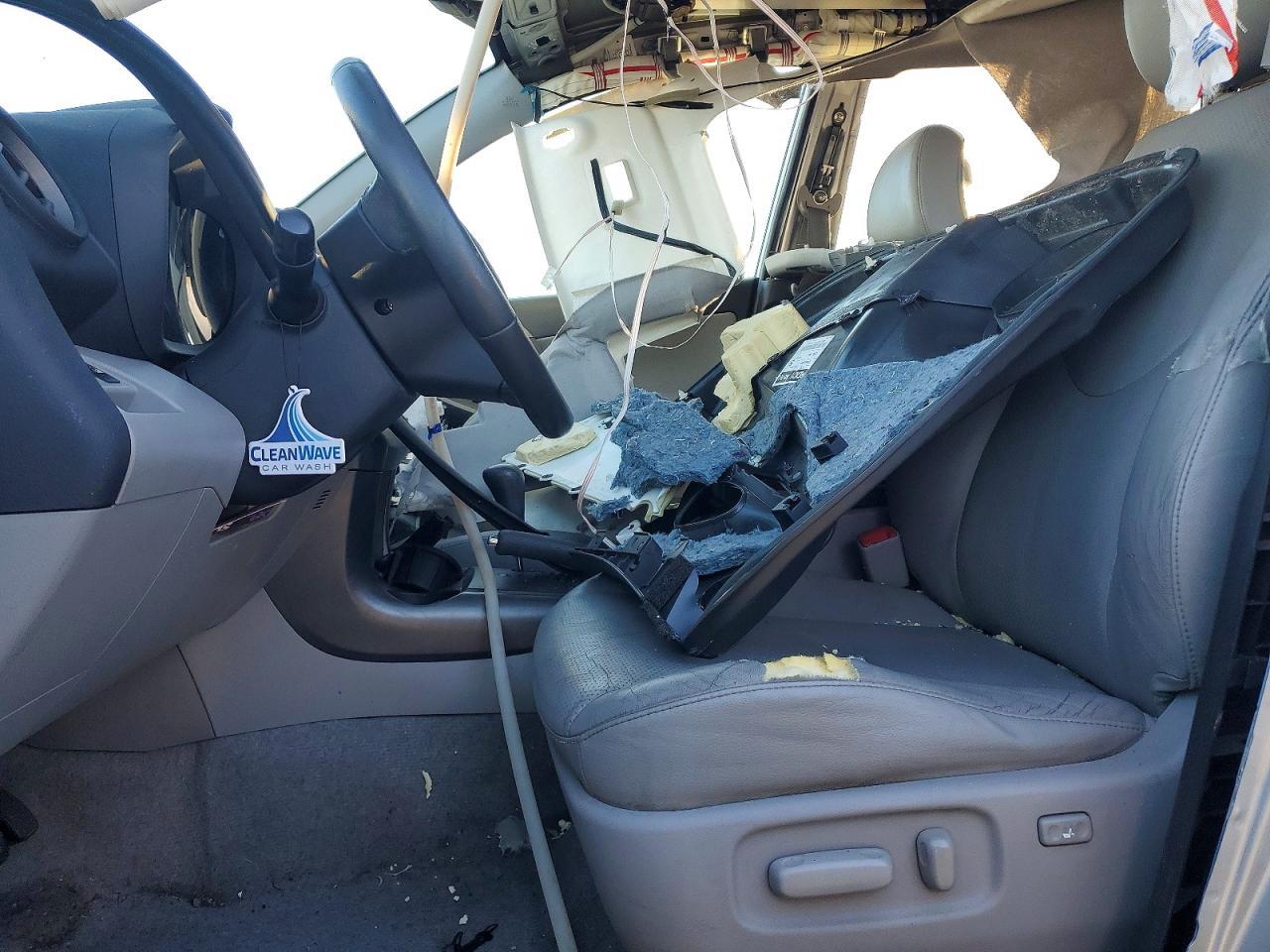 2012 Toyota Rav4 Limited - Image 7