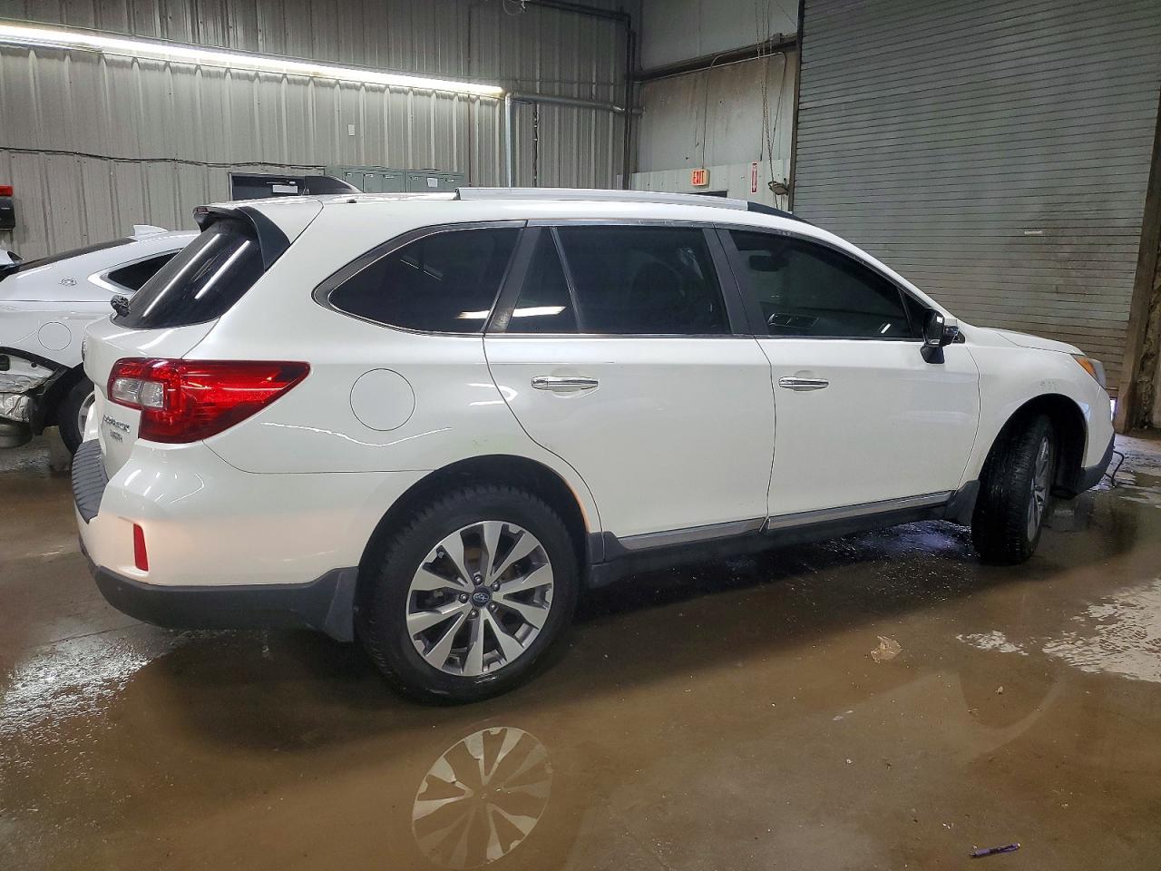 2017 Subaru Outback Touring - Image 3