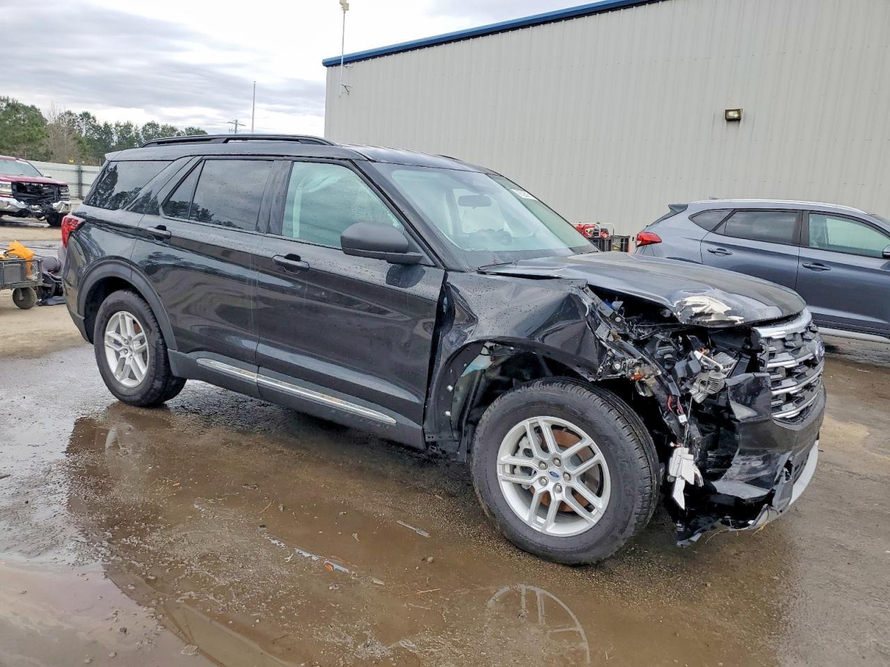 2025 Ford Explorer Active - Image 4