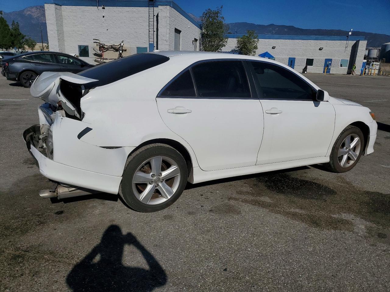 2010 Toyota Camry Auto - Фото 3