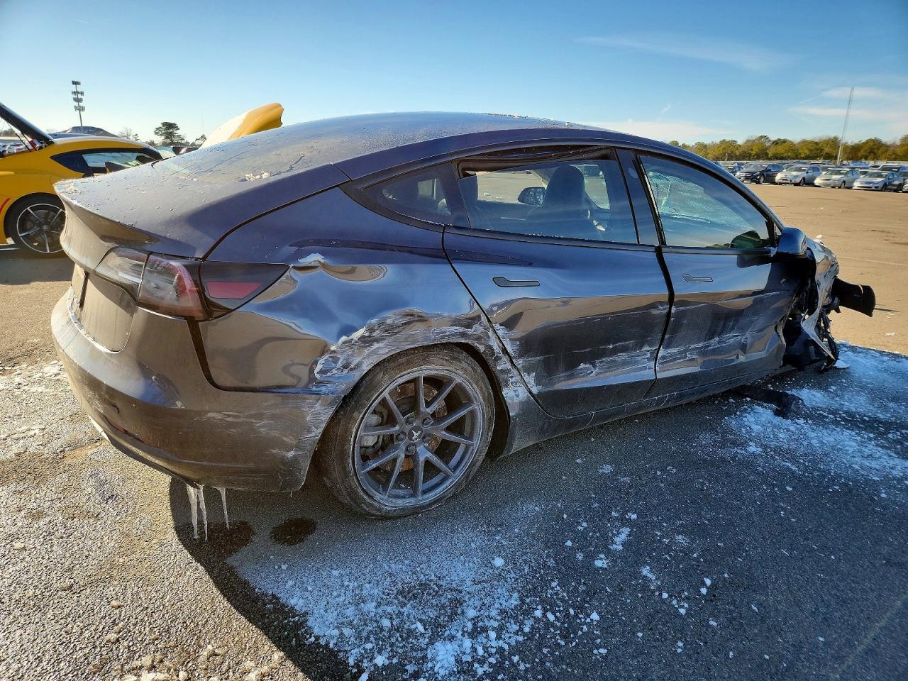 2023 Tesla Model 3 - Фото 3