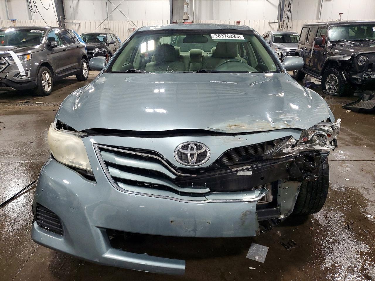 2011 Toyota Camry Le - Image 5