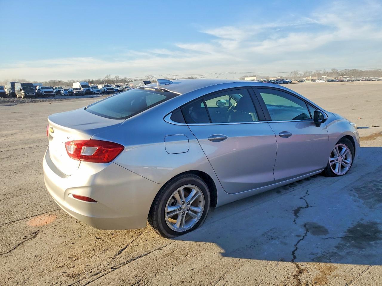 2017 Chevrolet Cruze Lt - Image 3