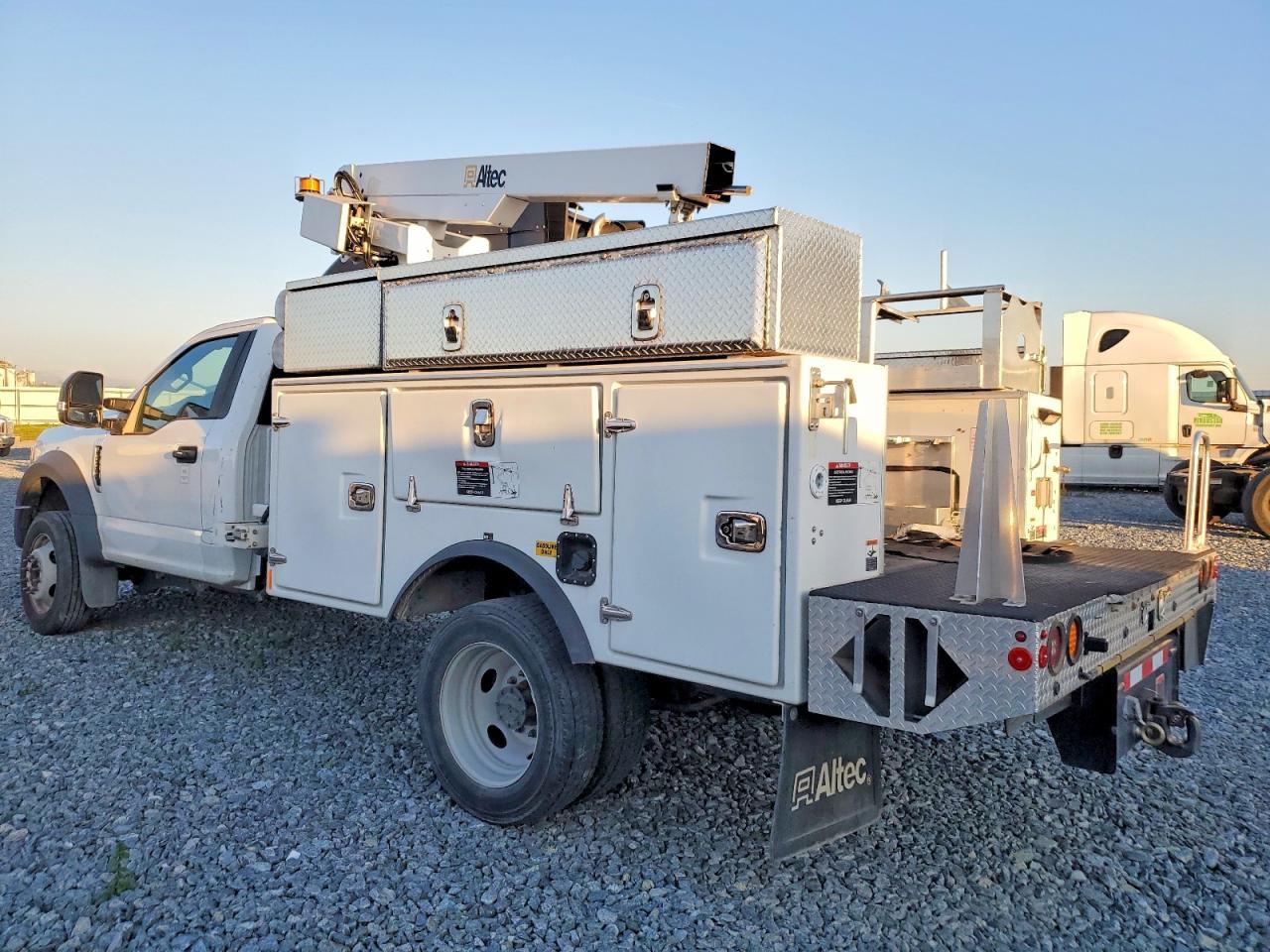 2022 Ford F450 Super Duty - Image 2