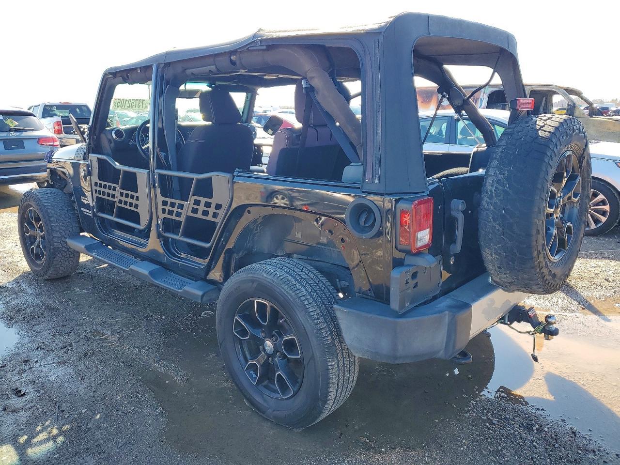 2014 Jeep Wrangler Unlimited Sahara - Фото 2