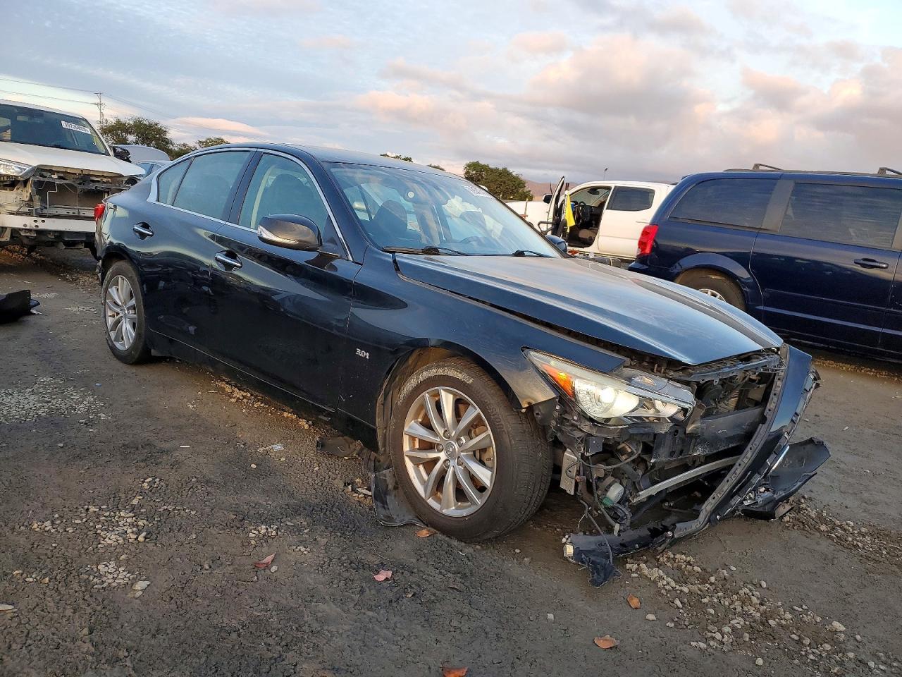 2017 Infiniti Q50 3.0T Premium - Фото 4