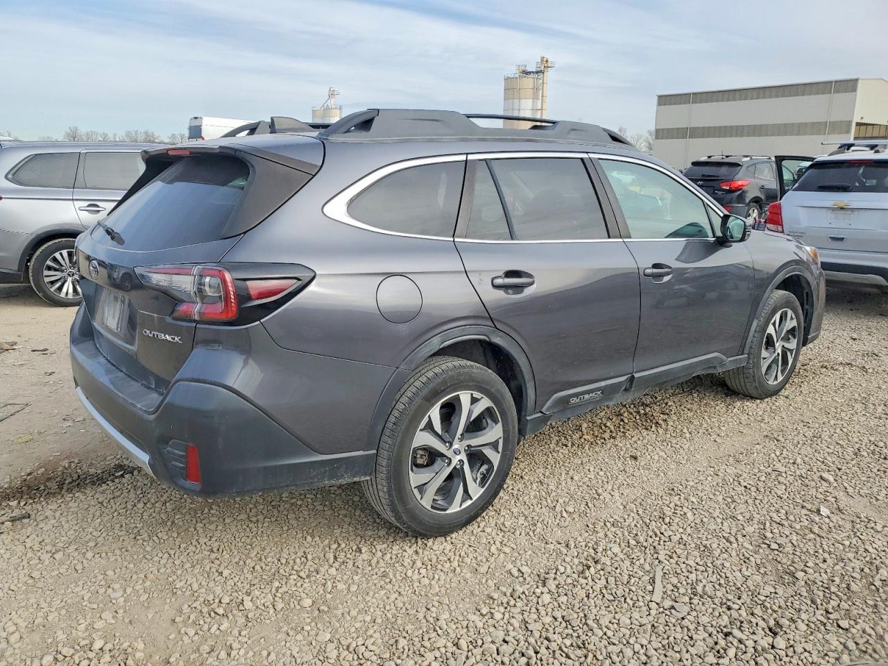 2020 Subaru Outback Limited - Фото 3