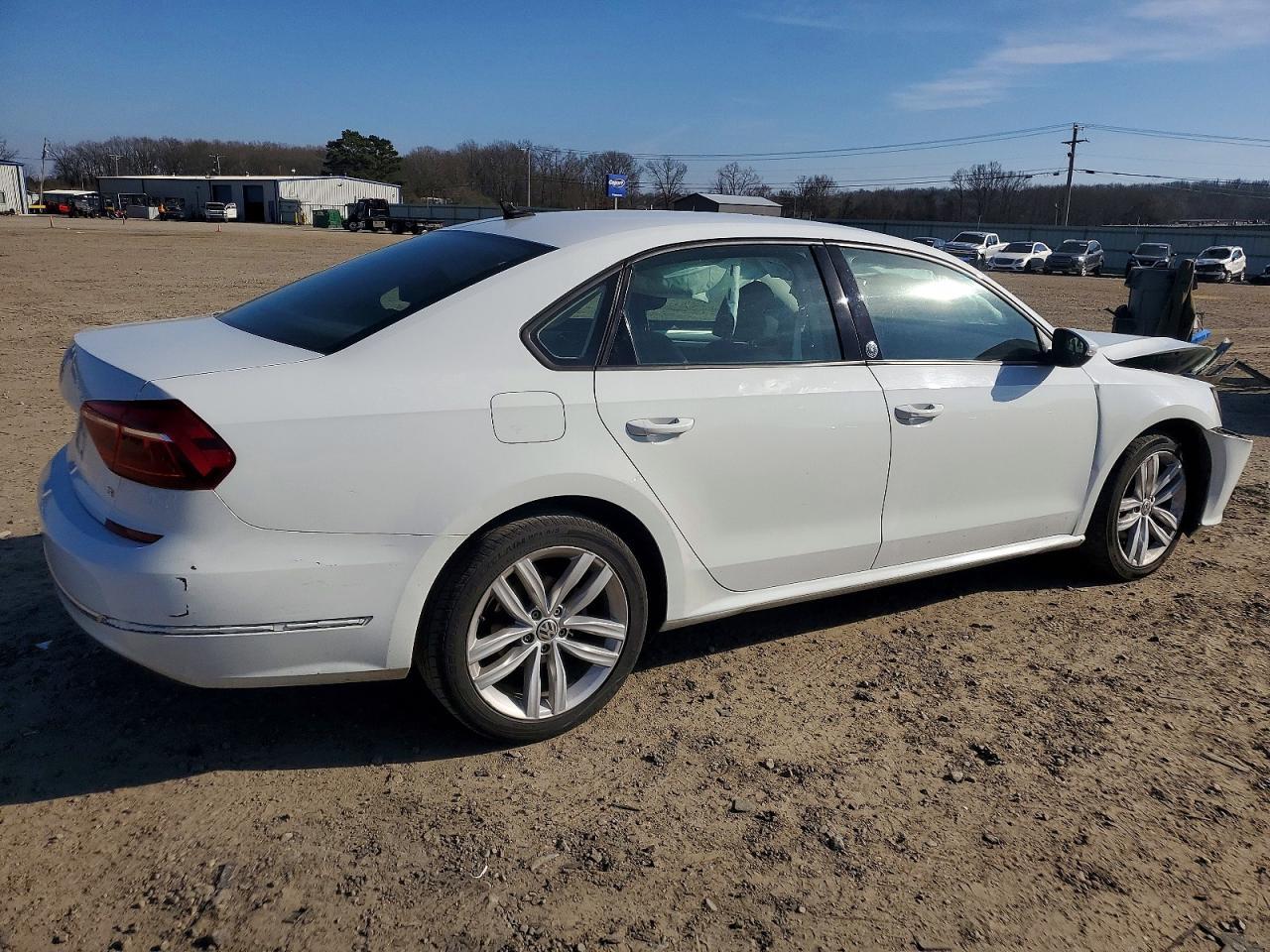 2019 Volkswagen Passat - Image 3
