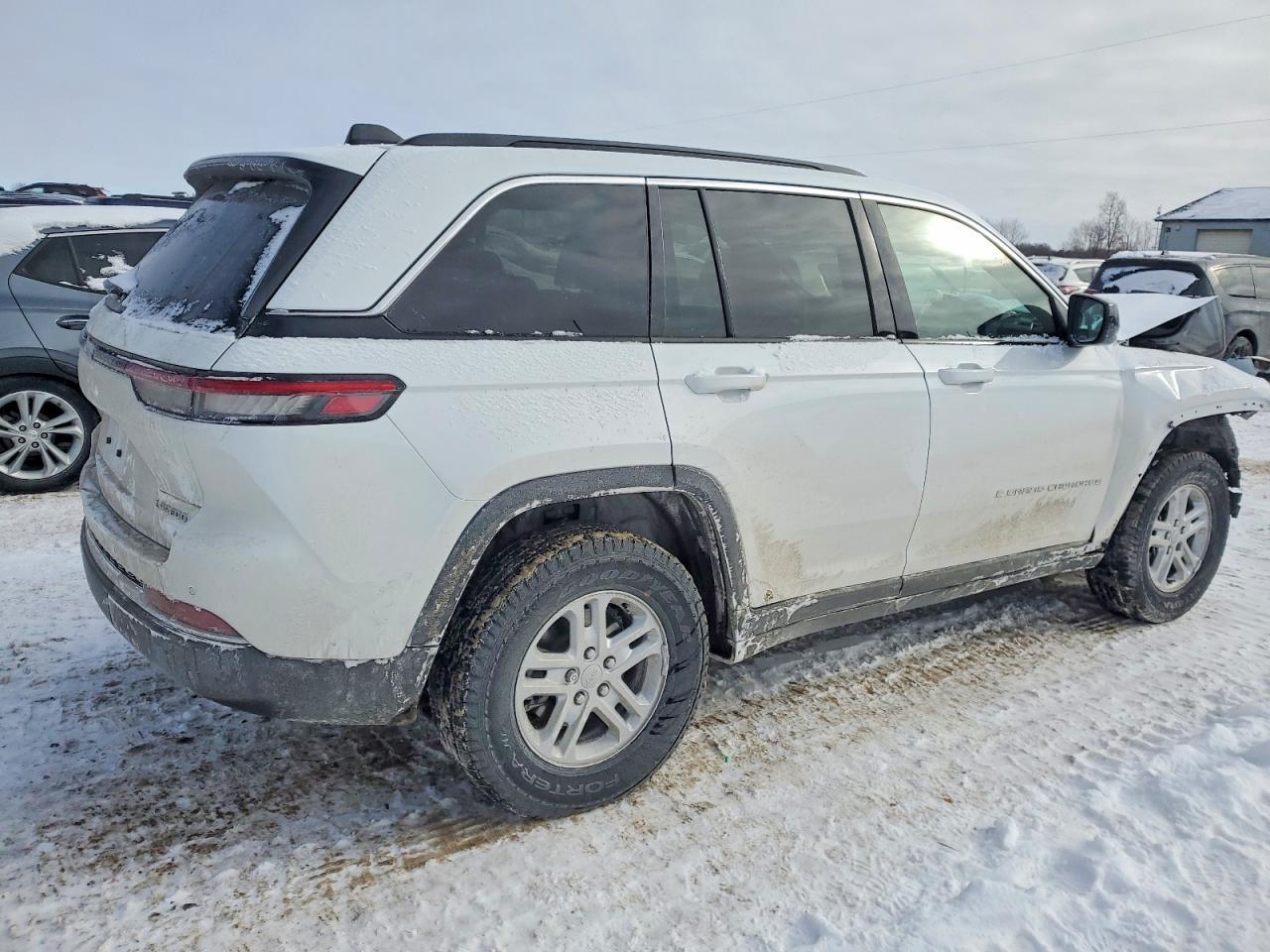 2025 Jeep Grand Cherokee Laredo - Image 3