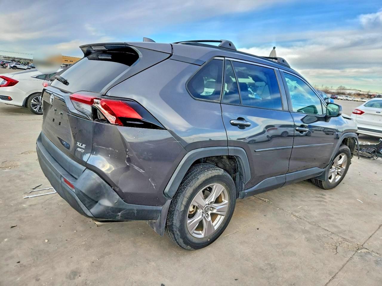 2022 Toyota Rav4 Xle - Image 3