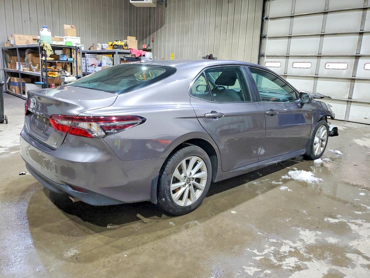 2023 Toyota Camry Le - Фото 3
