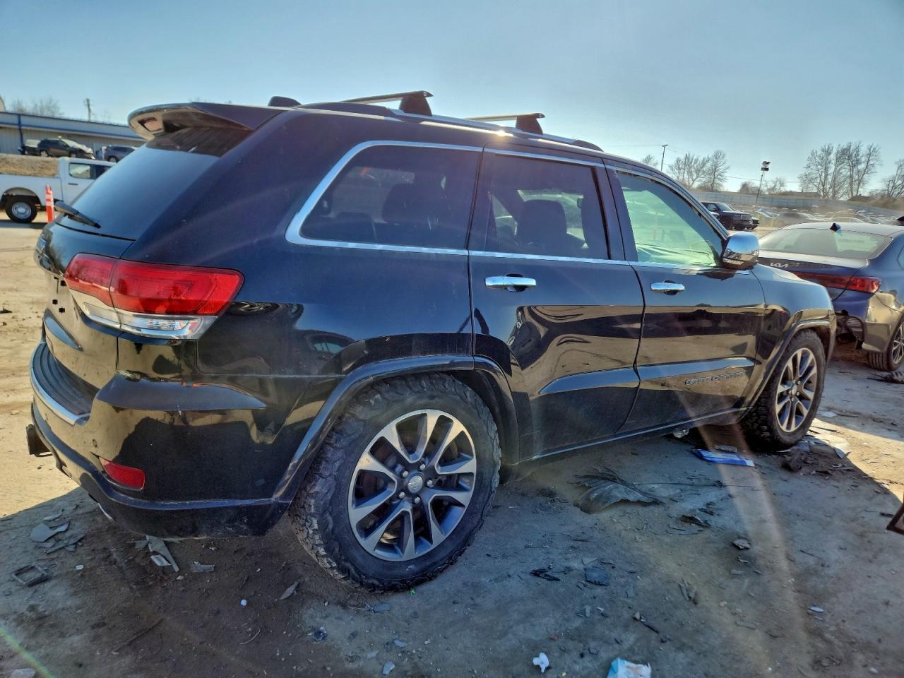 2017 Jeep Grand Cherokee Overland - Image 3