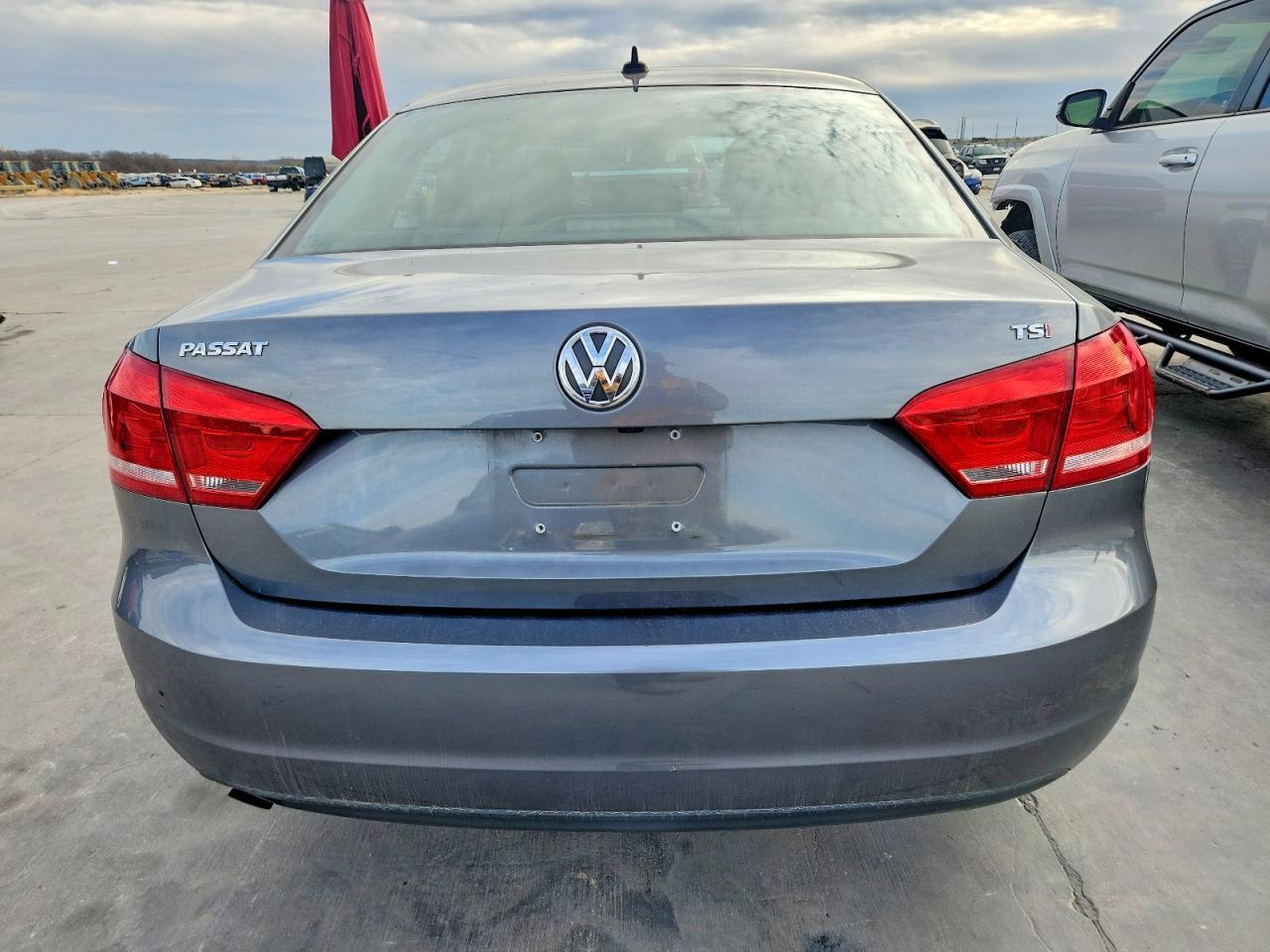2015 Volkswagen Passat - Фото 6