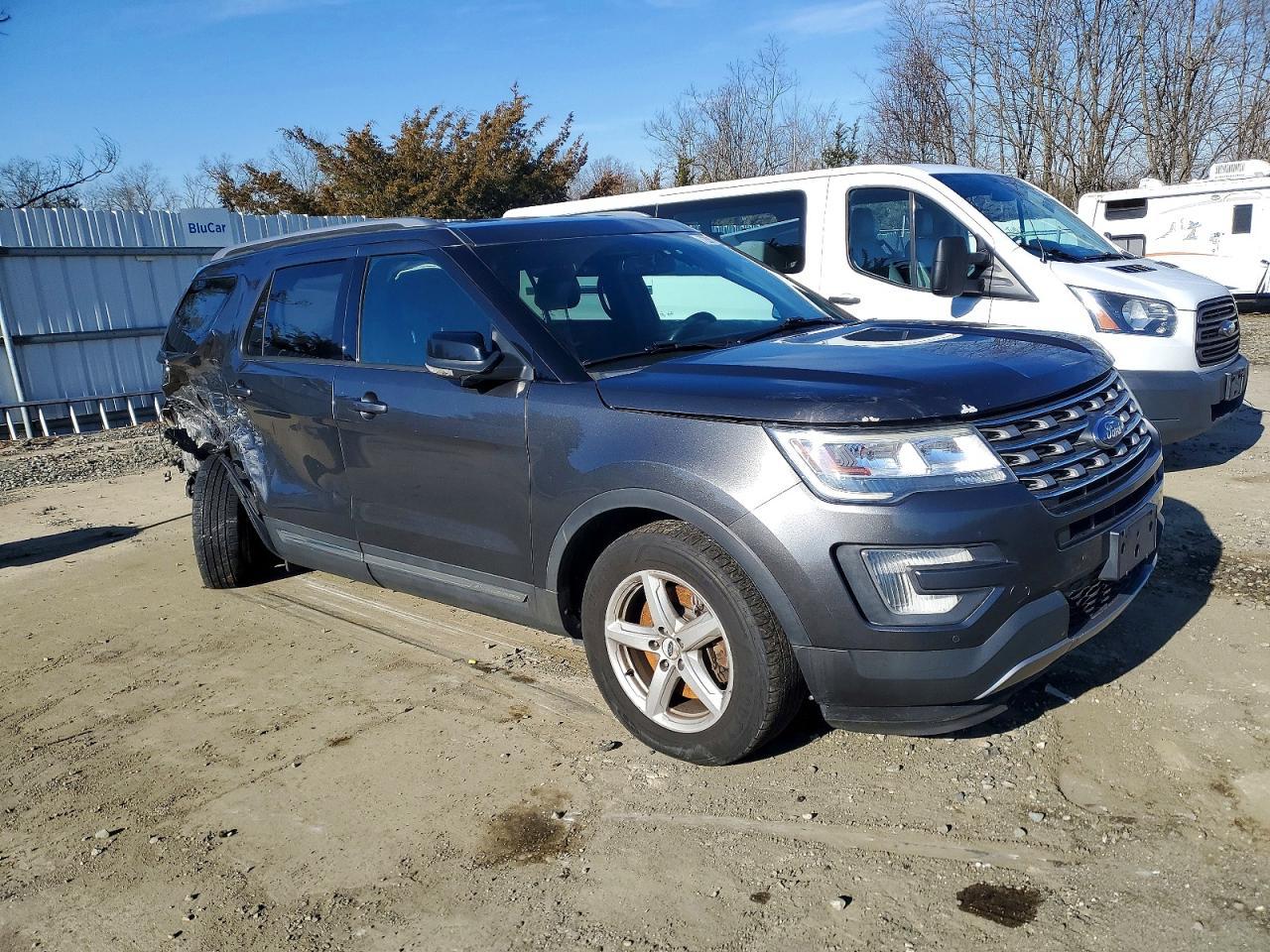 2017 Ford Explorer Xlt - Image 4
