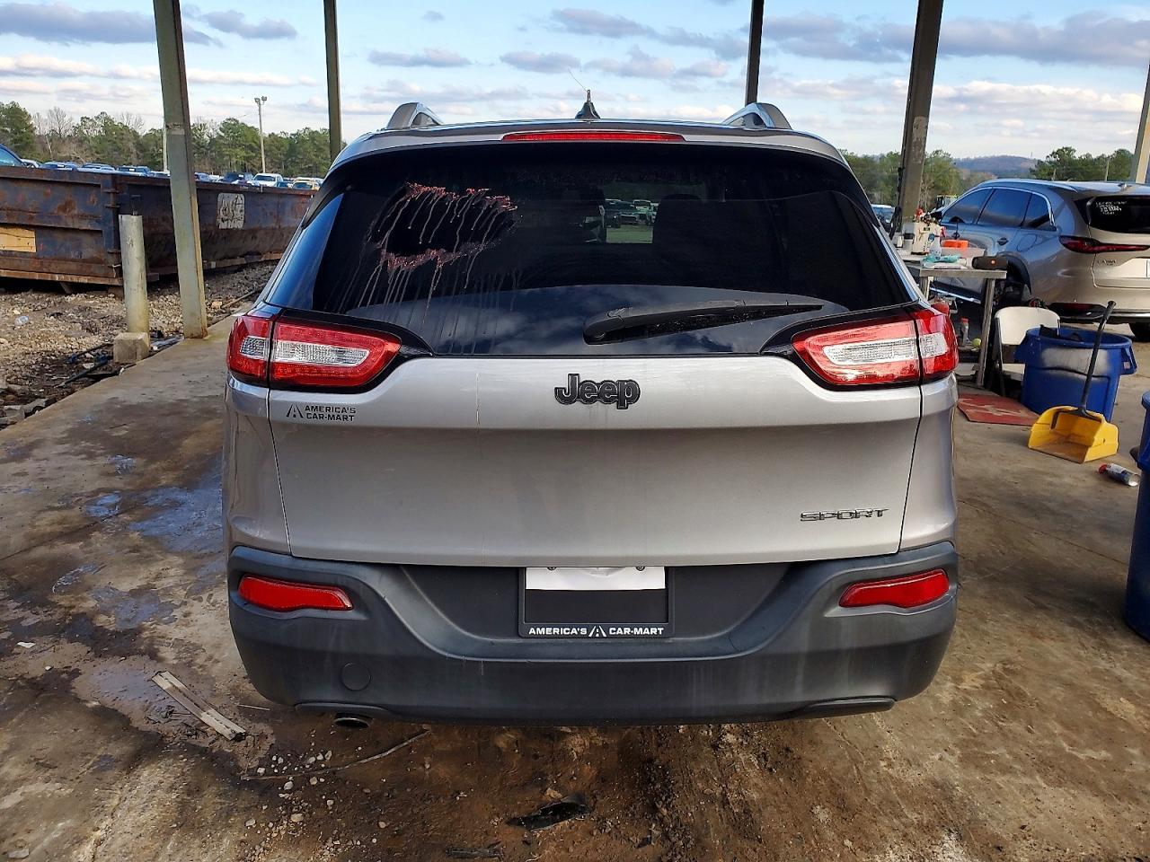 2015 Jeep Cherokee Sport - Image 6