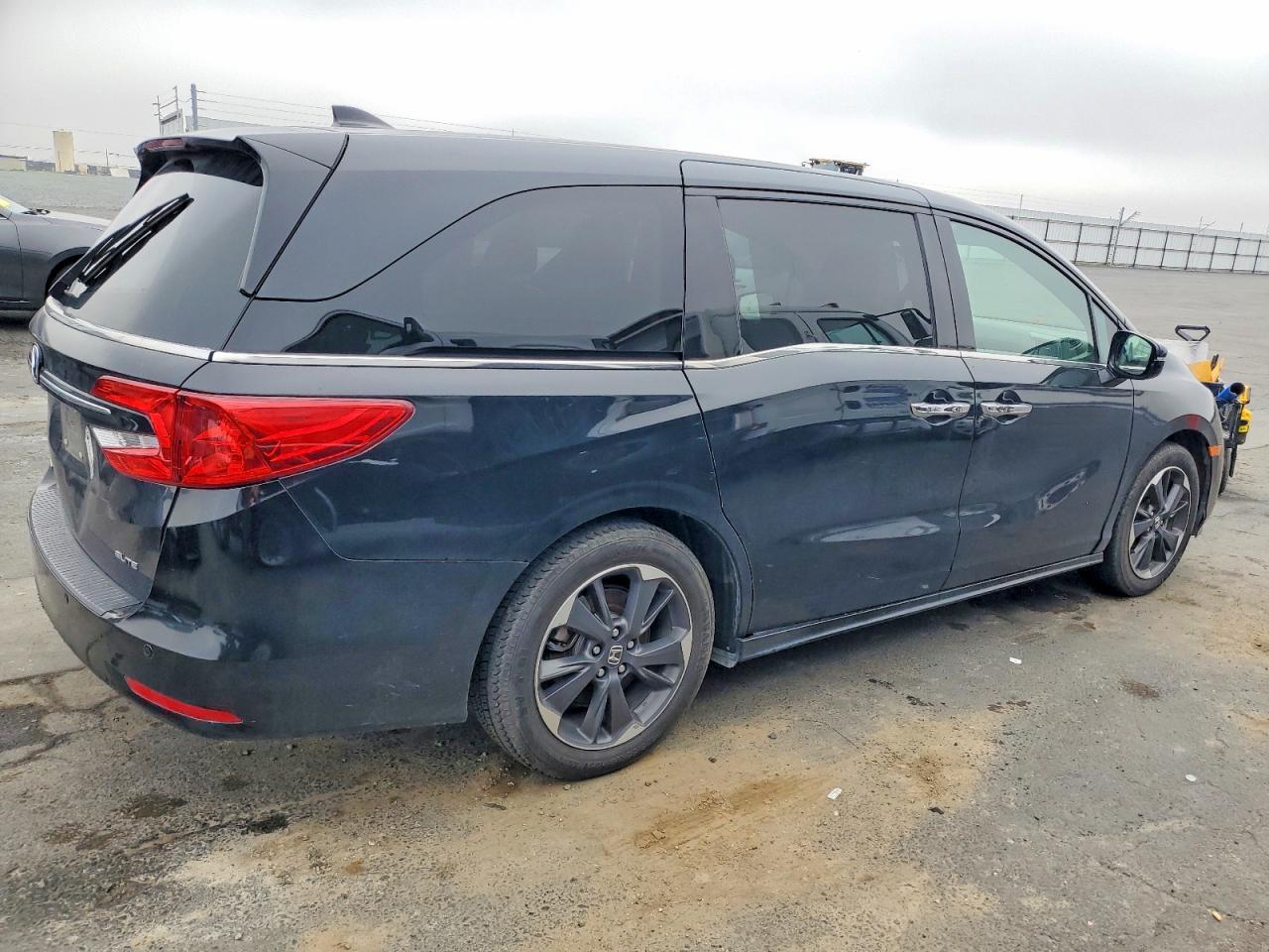 2021 Honda Odyssey Elite - Фото 3