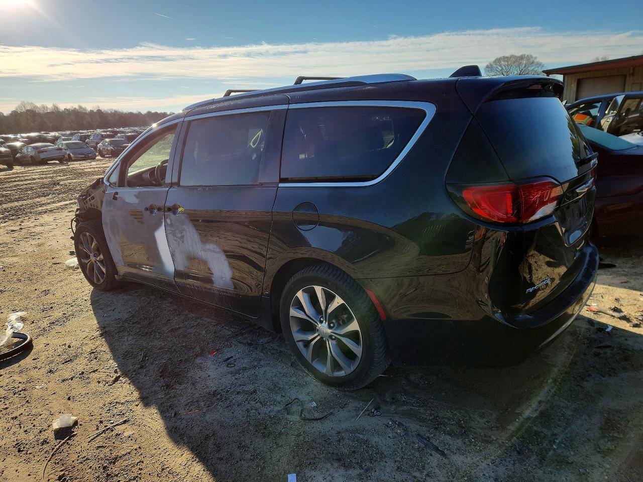 2018 Chrysler Pacifica Limited - Image 2