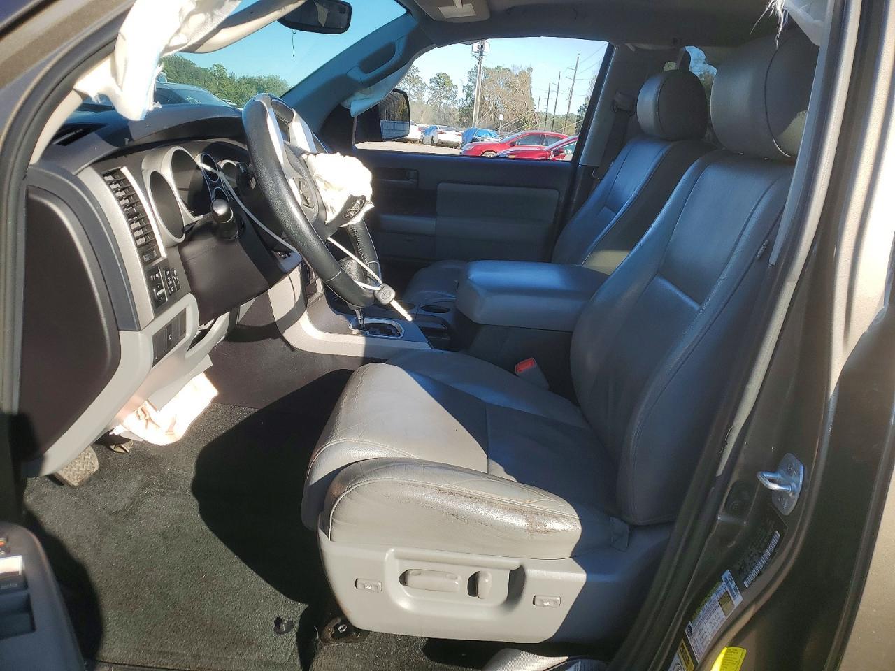 2017 Toyota Sequoia Sr5 - Фото 7