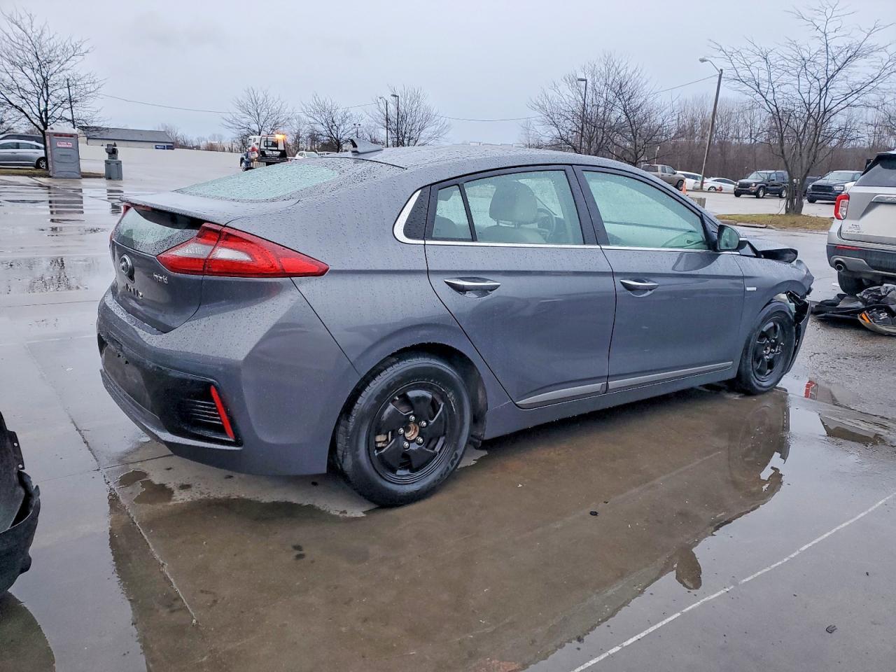 2017 Hyundai Ioniq Limited - Image 3