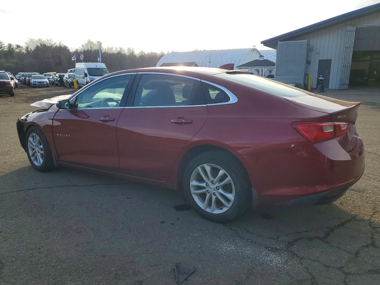 2018 Chevrolet Malibu Lt - Image 2