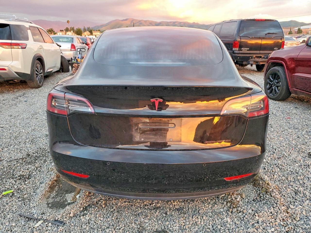 2018 Tesla Model 3 - Фото 6
