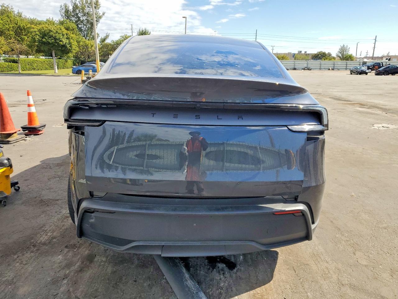 2026 Tesla Model Y - Фото 6