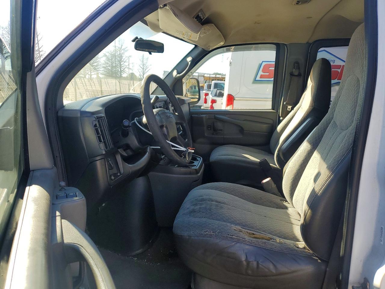 2006 GMC Savana G3500 - Фото 7
