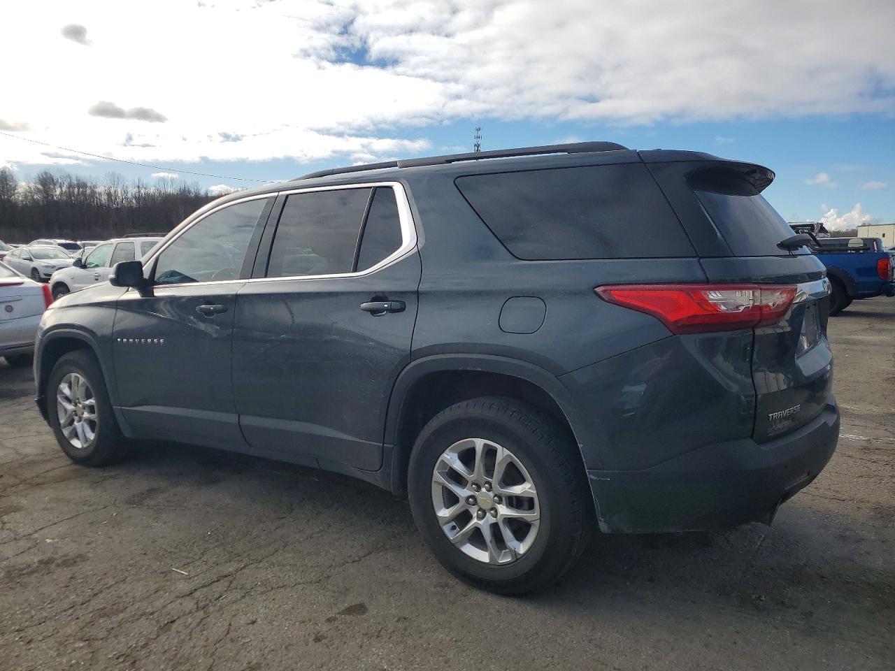 2019 Chevrolet Traverse Lt - Фото 2
