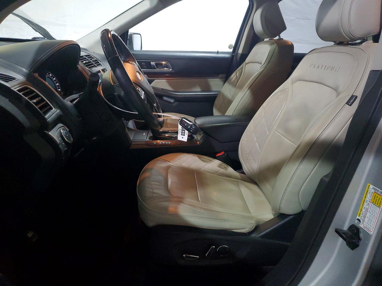 2017 Ford Explorer Platinum - Image 7
