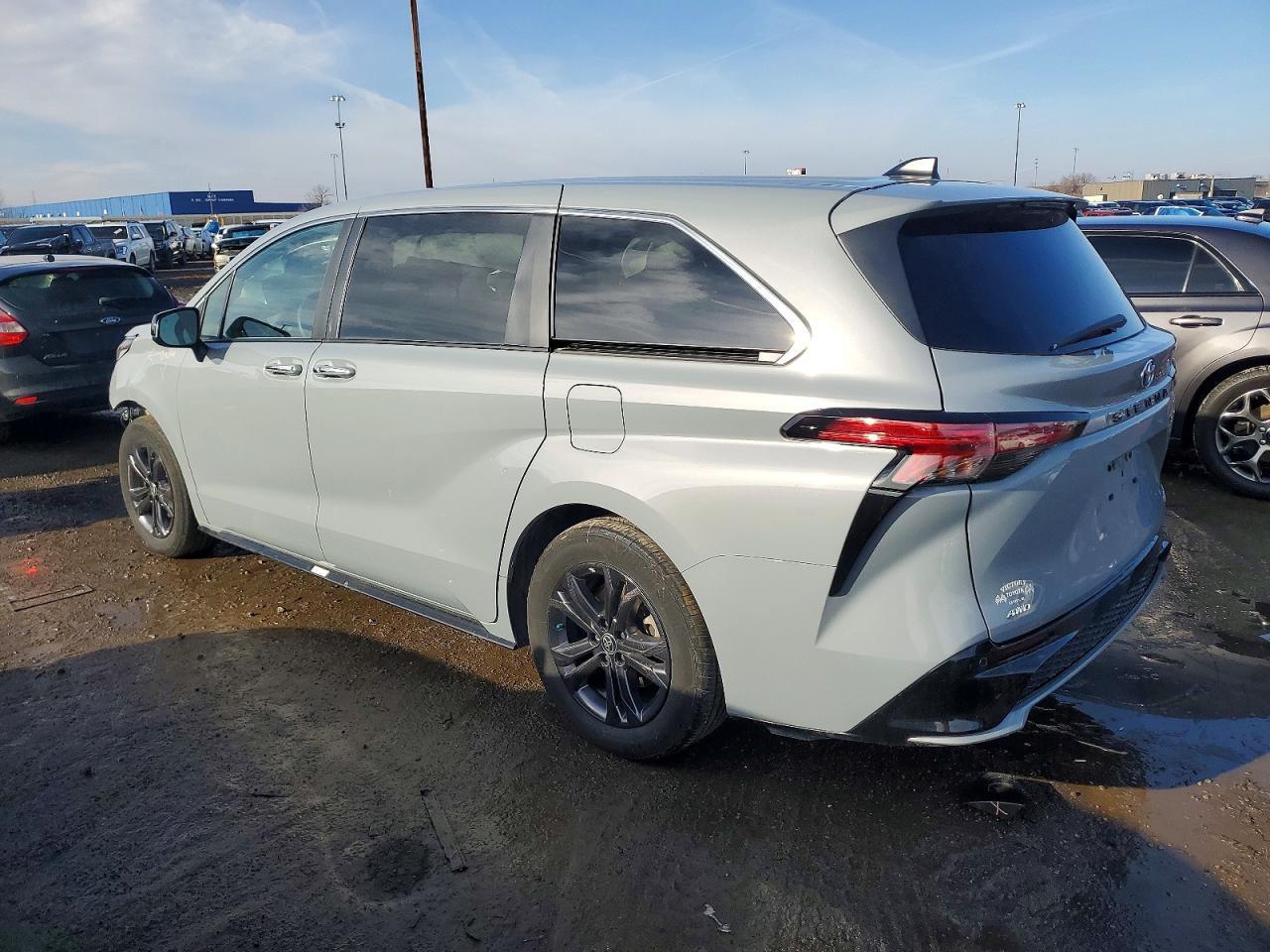 2024 Toyota Sienna Xse - Фото 2