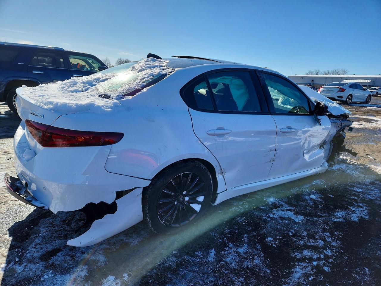 2022 Alfa Romeo Giulia - Фото 3
