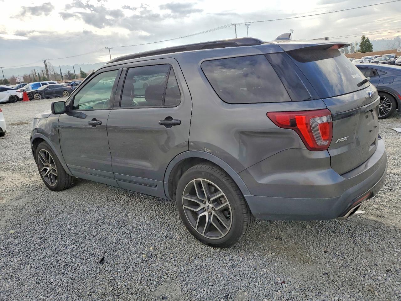 2016 Ford Explorer Sport - Фото 2