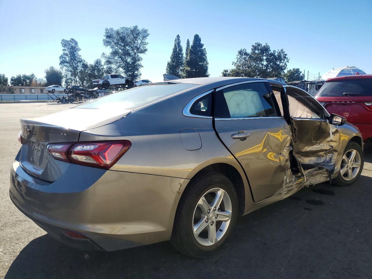 2022 Chevrolet Malibu Lt - Фото 3