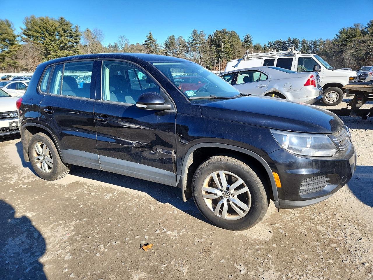 2014 Volkswagen Tiguan S - Image 4