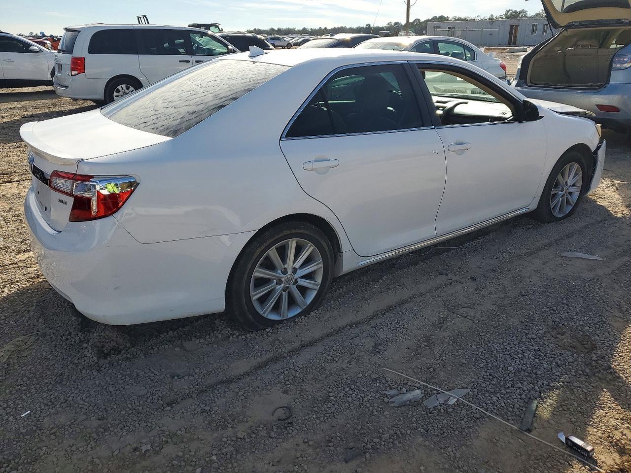 2014 Toyota Camry Se - Фото 3