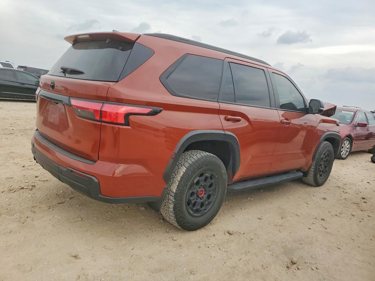 2024 Toyota Sequoia Sr5 - Фото 3