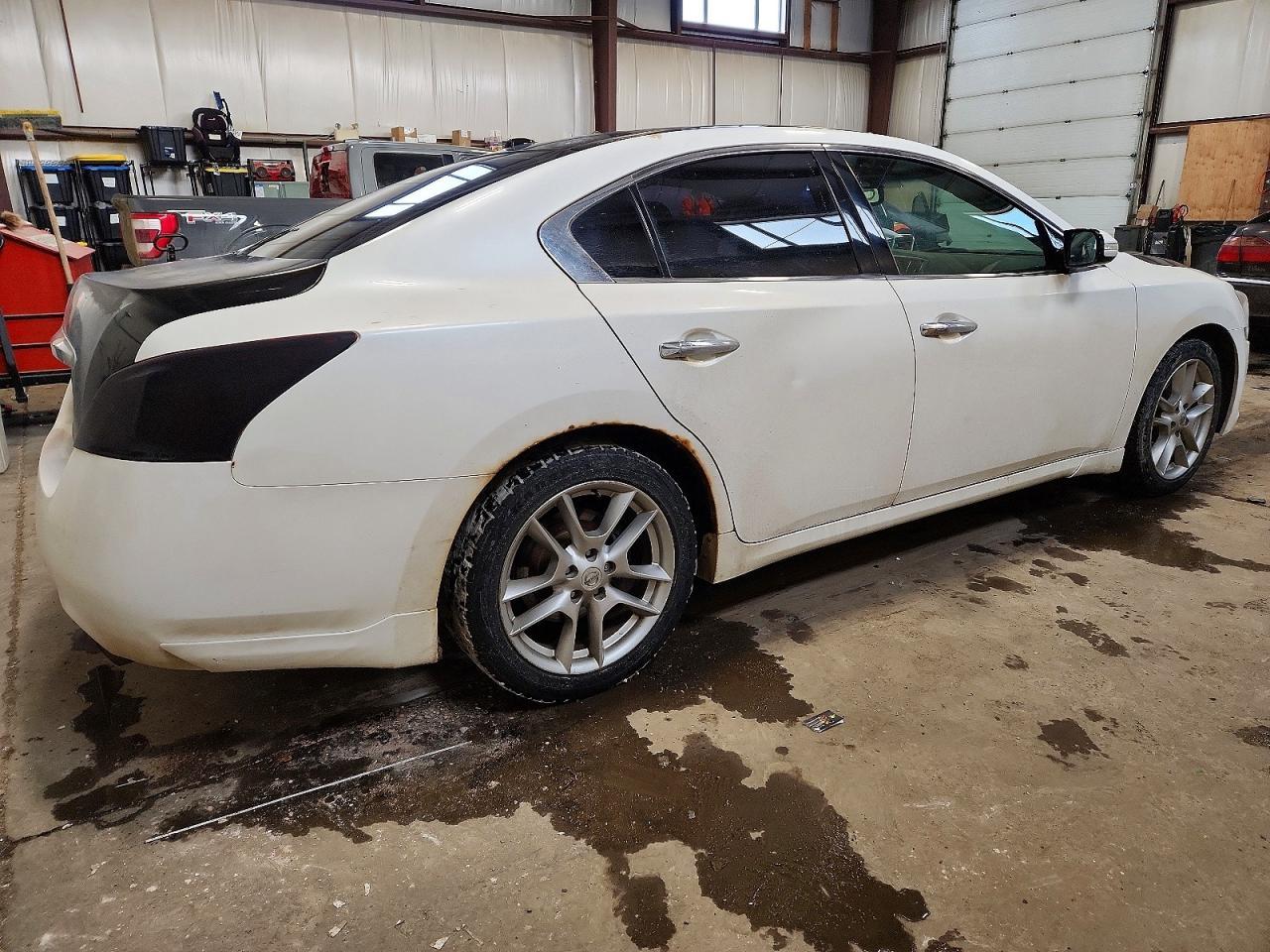 2010 Nissan Maxima S - Image 3