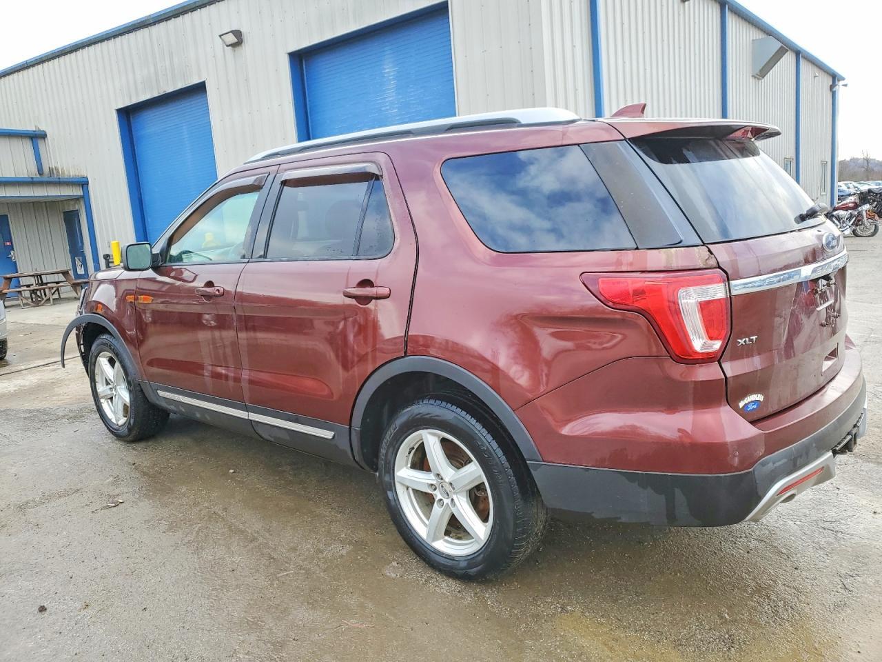 2016 Ford Explorer Xlt - Image 2