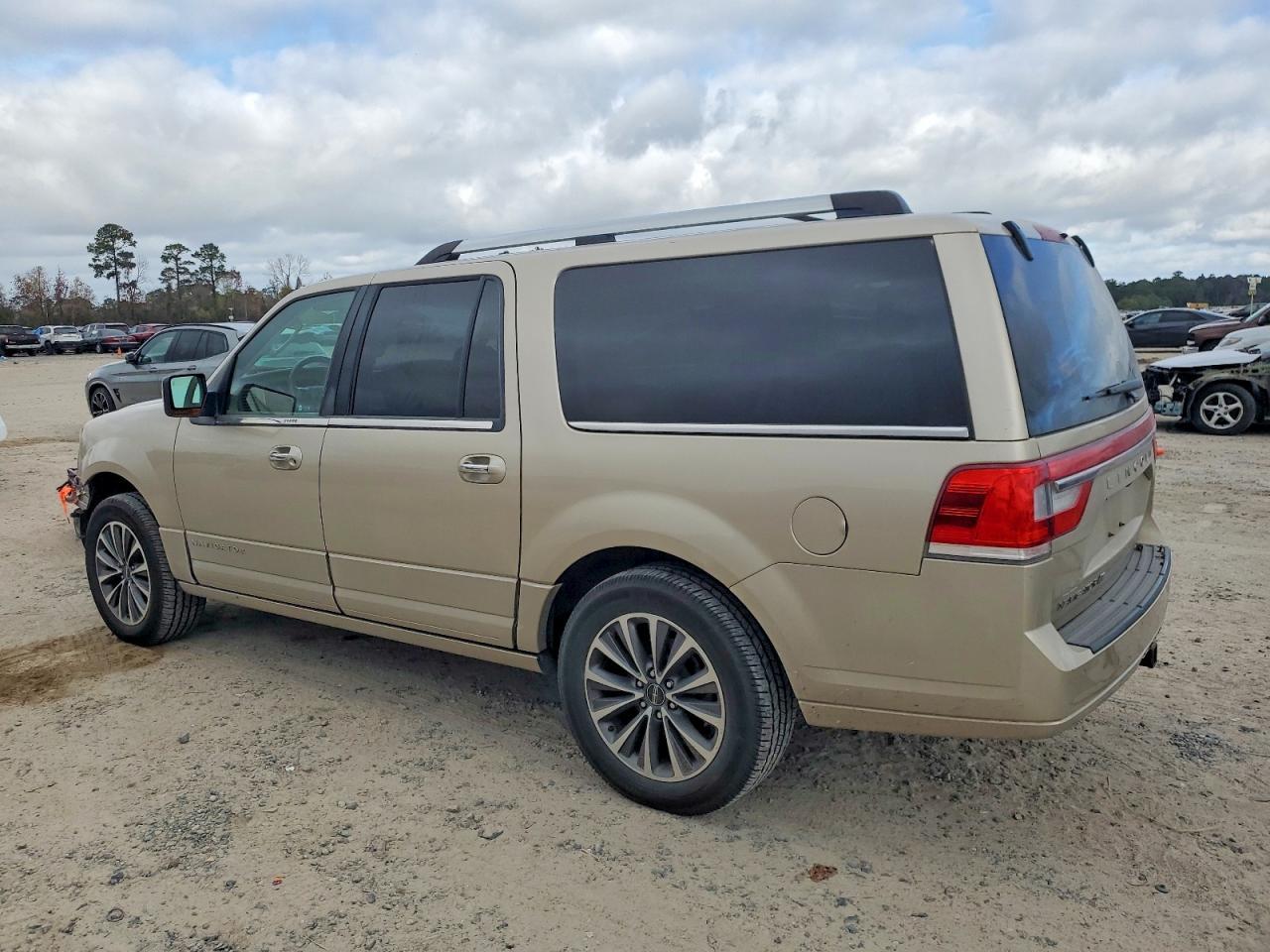 2017 Lincoln Navigator L Select - Image 2