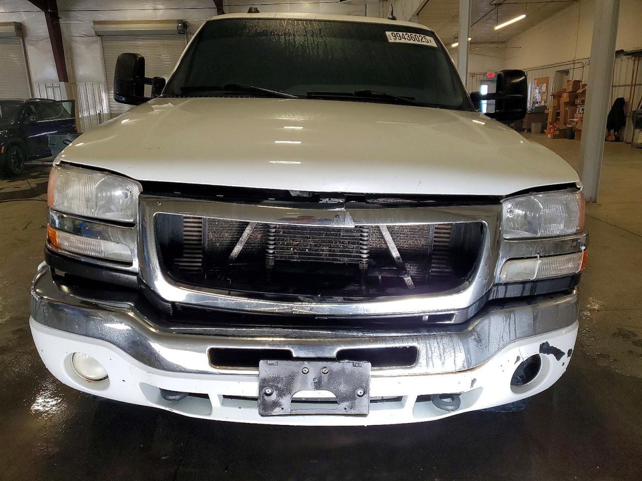 2005 GMC Sierra K2500 Heavy Duty - Image 5