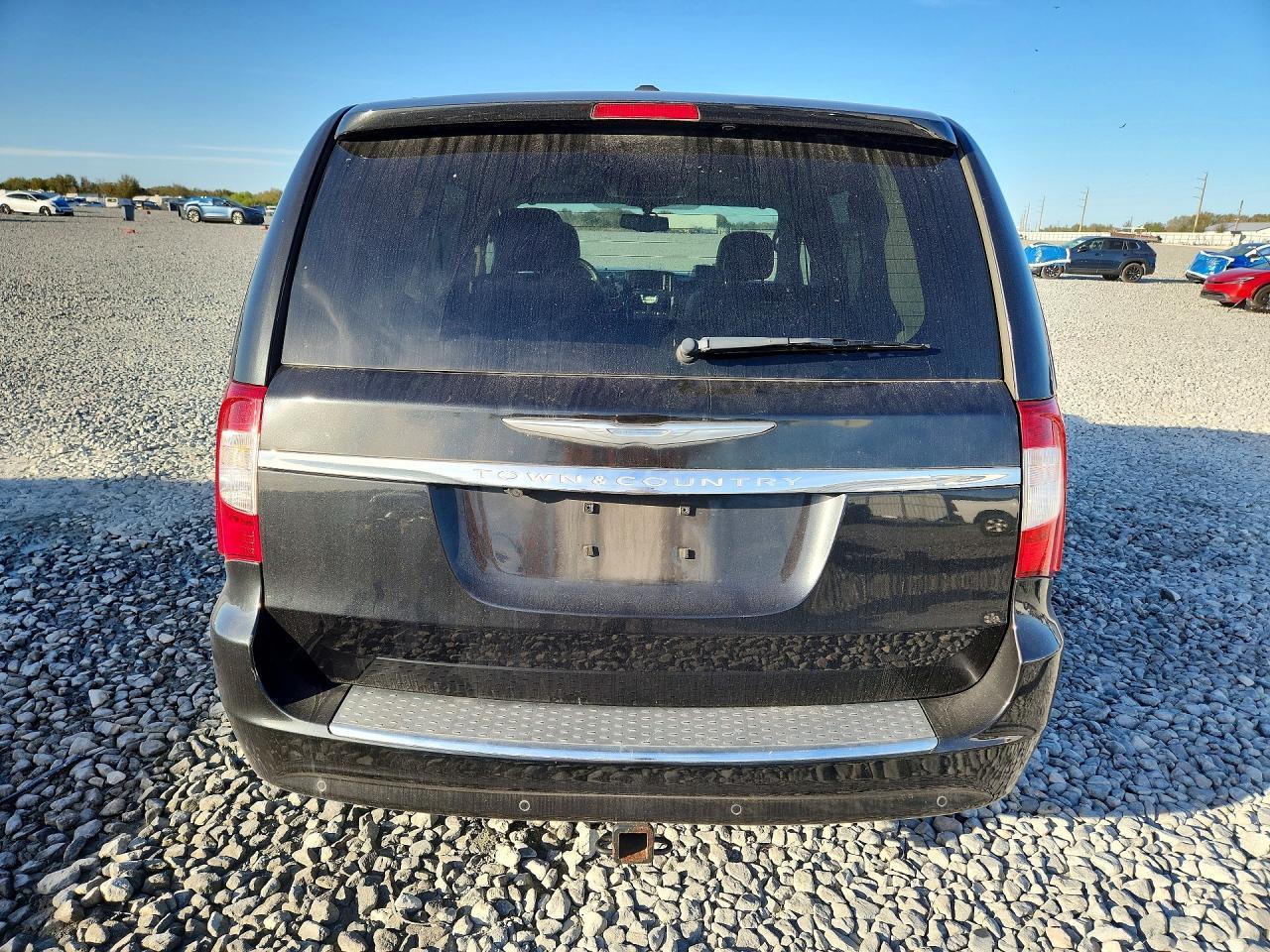 2016 Chrysler Town & Country Touring L - Image 6