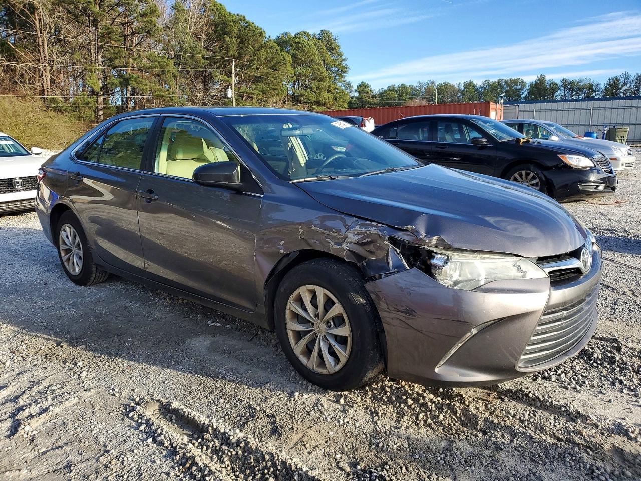 2015 Toyota Camry Le - Image 4