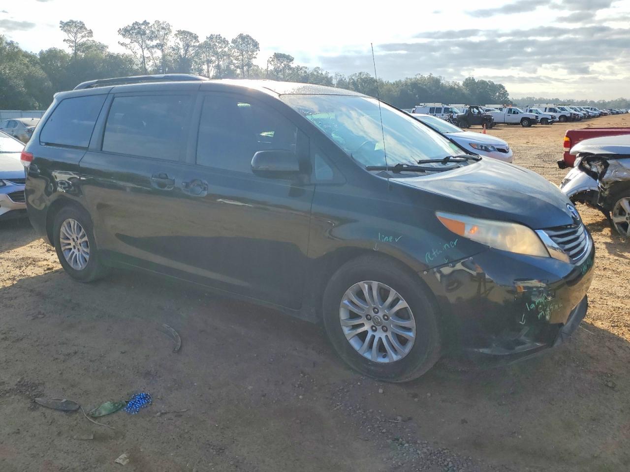2013 Toyota Sienna Xle - Image 4